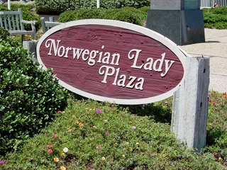 Norwegian Lady Plaza