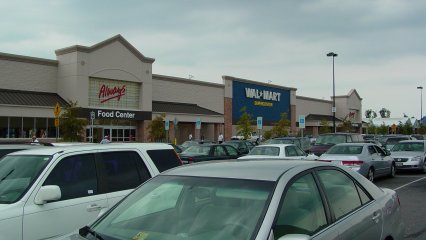 Yet another Wally World. This one was store #3219 in Williamsburg. Very ornate store on the outside. I really liked the outside style. Unlike the similarly-ornate Virginia Beach store on Nimmo Parkway, this store says "ALWAYS" on the front. Inside, the store is basically the same as the Nimmo Parkway store, but without the self checkouts, and reversed (this store has grocery on the left).