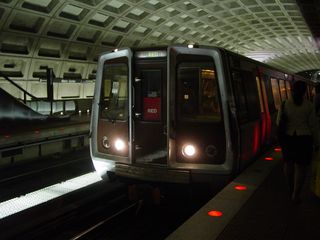 A Red Line train to Glenmont arrives at Metro Center on the Shady Grove side.