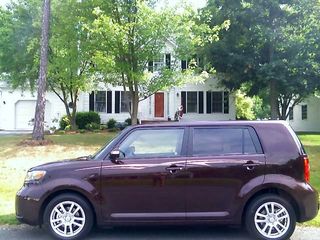 Then while I was dealing with the bed up in Silver Spring, Mom sent me a photo of her new Scion in front of the house in Stuarts Draft. Note the composition of the photo. This is one of my pet peeves - people putting the subject of the photo way down in the bottom of the frame. Upon seeing this photo, I commented, "That's a great picture of the house. Next time, move the car out of the way first." That comment ultimately led to this photo, which was framed better.