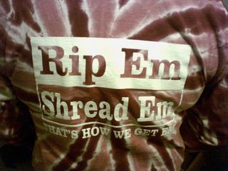 Meanwhile, Mom illustrated about why spelling is so important using this Stuarts Draft Cougars shirt that a school group made. Notice the spelling of "shred". Rather than saying "Rip em, shred em", the shirt says "Rip em, shread em". That doesn't rhyme with "bread". Oh, no... "shread" rhymes with "read" and "need". And that's dumb... 
