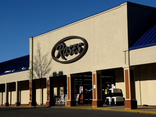 On December 30, I took a drive through Waynesboro on Route 250. It's kind of interesting to see how things change. First of all, Roses returned to its old location in Willow Oak Plaza in late 2009, after having previously gone out of business at that location in 2001. That was a shade odd on two fronts. First, I'm surprised that the shopping center never found a tenant to fill that spot in the eight years it was vacant (of course, would you really want to locate your business in Waynesboro?). And secondly, that Roses jumped in and filled it again struck me as odd. I'd figured that they'd written Waynesboro off for good, but now they're back. Go fig. The sign is different, however. While the logo is indeed the same, the old sign was white and was lit from inside. The new sign is black, and is backlit.