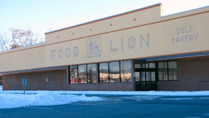 Then on the other hand, the Food Lion on Route 250, also in Waynesboro, closed down. This, however, was well-known ahead of its closing, as this location was replaced by one a few miles down the road in Fishersville, with a store that definitely doesn't look like any kind of Food Lion that I was used to seeing.