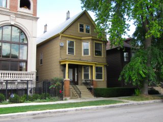 On Wednesday, we paid a visit to the Family Matters house, at 1516 W. Wrightwood Avenue in Chicago. This was basically a quick walk-past, and I got a few photos of the front of the house. Obviously, this house was only used as the exterior of the Winslows' house. The interior of the Winslows' house was on a soundstage in Los Angeles (note that the front door as seen from inside on the set and the front door of the real house don't line up). One thing that's different since the exterior shots for Family Matters were made is the house next door. In the show's opening, the house to the left of the Winslows' house (the Urkels' house?) is a full story shorter than the Winslows' house. That house has since been demolished, and a new building, a full story taller than the Winslows' house, was constructed in its place.