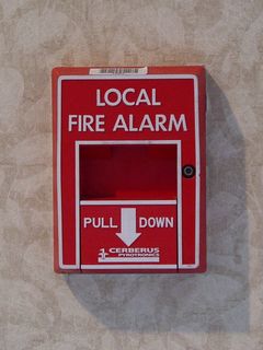 At the Loews L'Enfant Plaza Hotel, we find a "local" variant of the Cerberus Pyrotronics MS-51 pull station. In Washington, since alarm systems are prohibited by law from transmitting alarms to authorities automatically, many pull stations in Washington carry this wording.