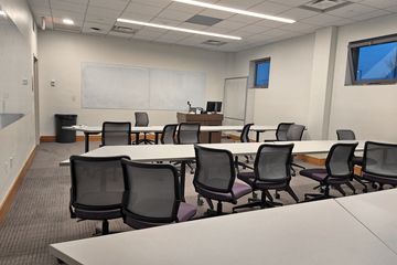 On the first floor, there were two additional classrooms on the other side of the lobby: rooms 108 and 109.  I had COB 202, which teaches about interpersonal skills, in 108.