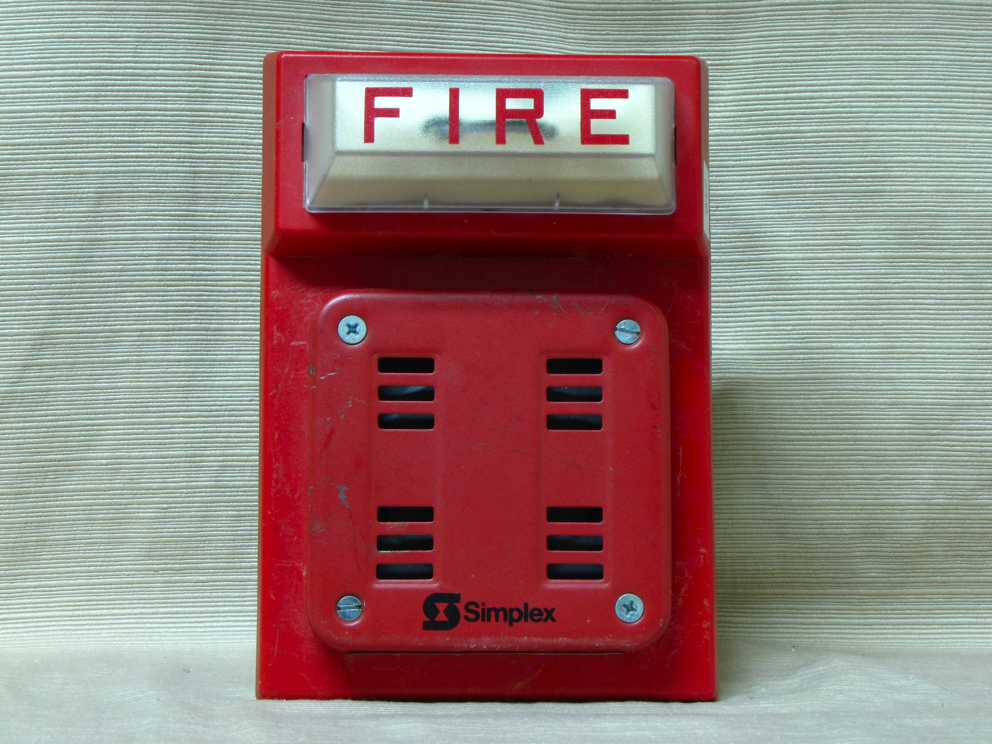 Simplex 4903-9101 Fire Alarm Strobe Plate Wall Red 