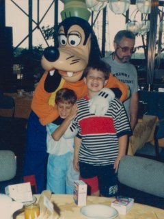 Along with my cousin Mike, I also got to say hello to Goofy.