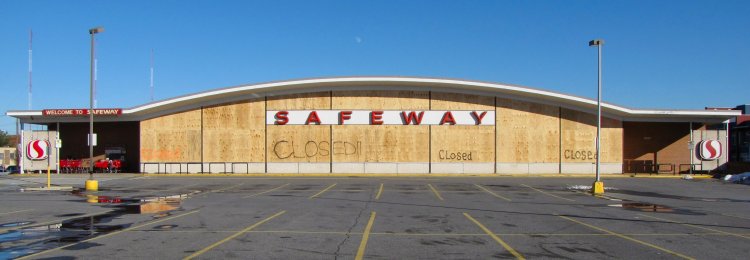 Safeway in Wheaton, Maryland, one week after closing