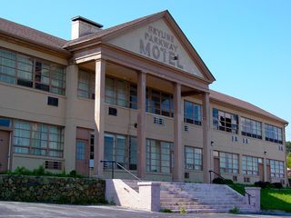 The Skyline Parkway Motel had a layout where everyone, whether on the first or second story in the main lodge, or in the cabins next to the main lodge, had a ground-level entrance.