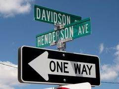 Street sign at the intersection of Davidson Street and Henderson Avenue.