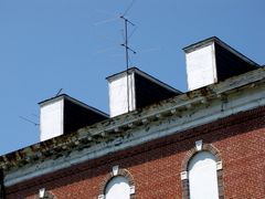 Dormers and an antenna on the roof of the original building
