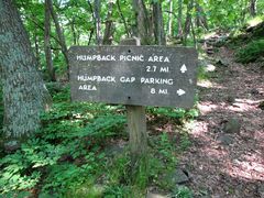 Sign at the top of the trail near the Rocks, showing which direction to hike to reach the parking area and a nearby picnic area