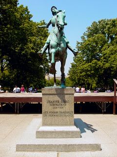 At the south end of the upper level, overlooking the fountains below, is Washington's only equestrienne statue, depicting Joan of Arc on horseback.