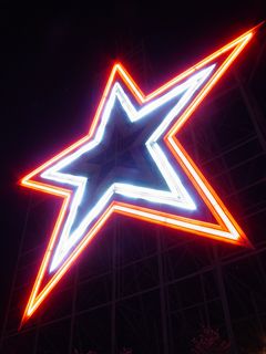 Finally reaching the Roanoke Star, we found to our surprise that the entire inner ring, normally lit up in blue, was completely out this particular evening!