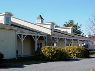 Building 4 was built in the typical style for the Waynesboro Outlet Village. Most buildings were covered with vinyl siding of varying colors, had dormers, and contained a cupola. Additionally, as you can see, the facility was well maintained right to the end.