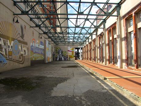 Walkway through a former power plant, painted with murals on one wall. This area had been opened up since 2003 through the removal of a wall, turning what was previously a somewhat dark, narrow corridor into a bright, open space.