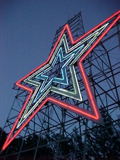 I think it's quite impressive viewing the star from an upward angle like these where you can see that the Roanoke Star is basically flat, attached to a massive support structure.