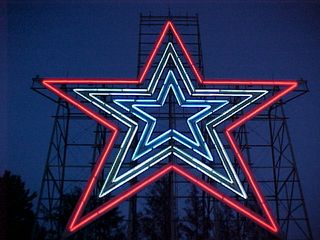 From this straight-on vantage point, it almost appears as if the star is floating in front of its support structure, don't you think?