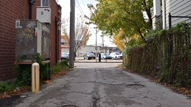 Alley between North Claremont and North Oakley Avenues, facing west.