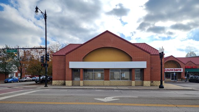 Vacant retail space at 2301 West Lawrence Avenue, forming part of a shopping center at the corner of West Lawrence Avenue and North Oakley Avenue.