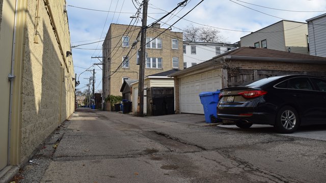 Alley west of North Oakley Avenue, facing east.